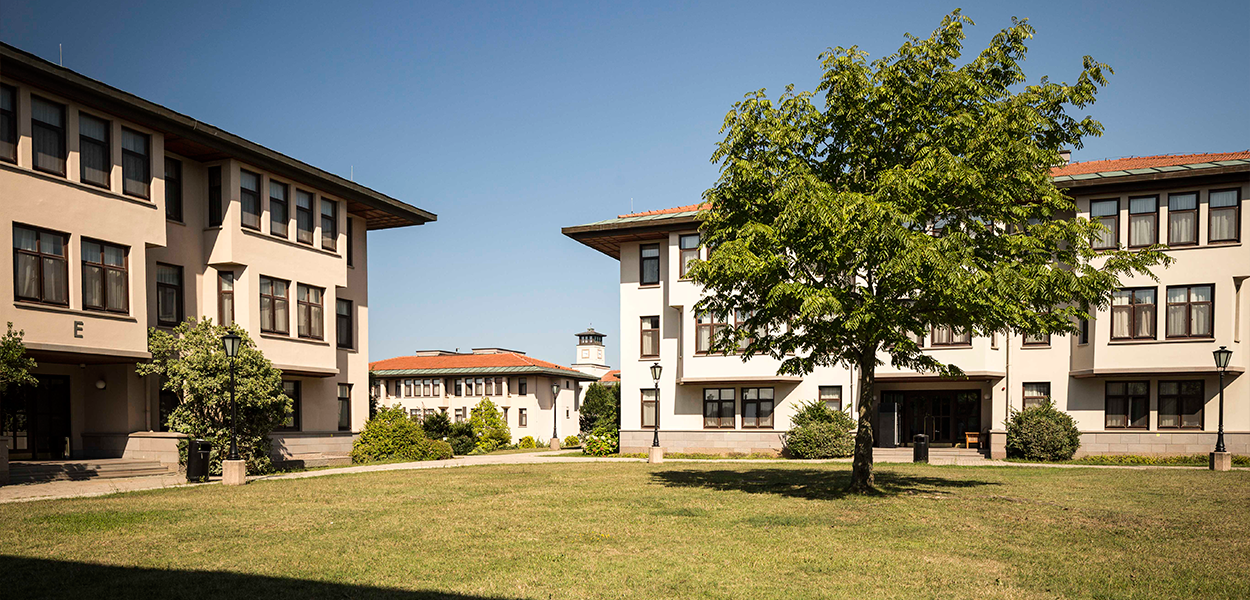 KOÇ ÜNİVERSİTESİ YURT BİNASI